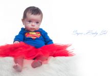Shooting photo bébé 3 mois supergirl dans le var 83